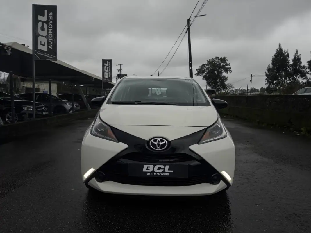 Toyota Aygo 2018 - 9990 EUR, 90000 km - AUTO.MOTO.pt - 90000km - foto 2 de 28