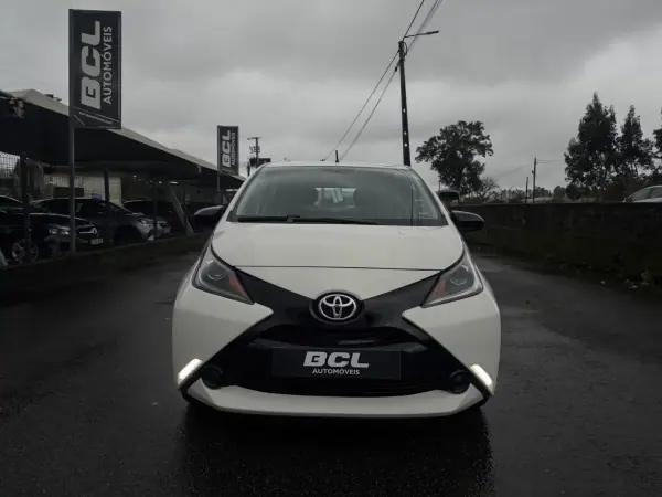 Toyota Aygo 2018 - 9990 EUR, 90000 km - AUTO.MOTO.pt - 90000km - foto 2 de 28