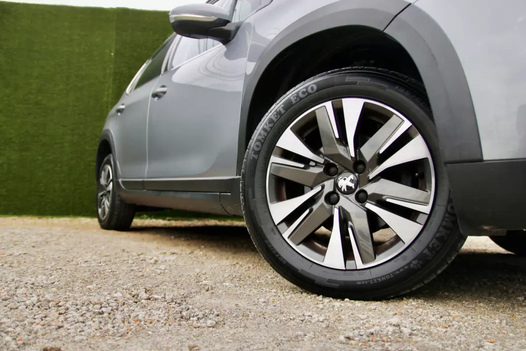 Peugeot 2008 2017 - 12900 EUR, 100000 km - AUTO.MOTO.pt - 100000km - foto 6 de 27