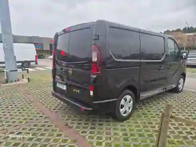 Opel Vivaro 2018 - 12900 EUR, 220000 km - AUTO.MOTO.pt - 220000km - foto 5 de 12