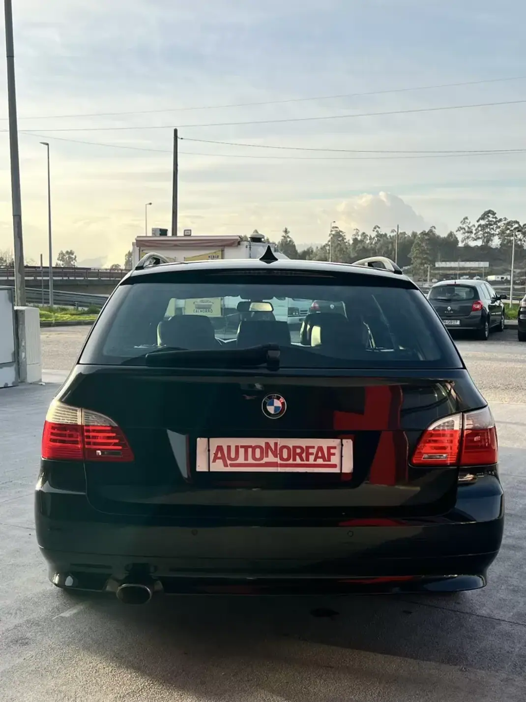 BMW 520 2010 - 10000 EUR, 326786 km - AUTO.MOTO.pt - 326786km - foto 6 de 17