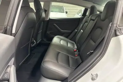 Tesla Model 3 2021 - 27450 EUR, 33801 km - AUTO.MOTO.pt - 33801km - foto 45 de 48