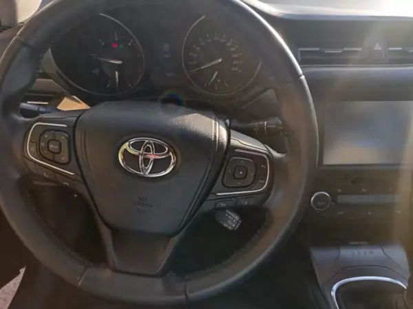 Toyota Avensis Touring Sports 2015 - 15490 EUR, 118500 km - AUTO.MOTO.pt - 118500km - foto 16 de 18