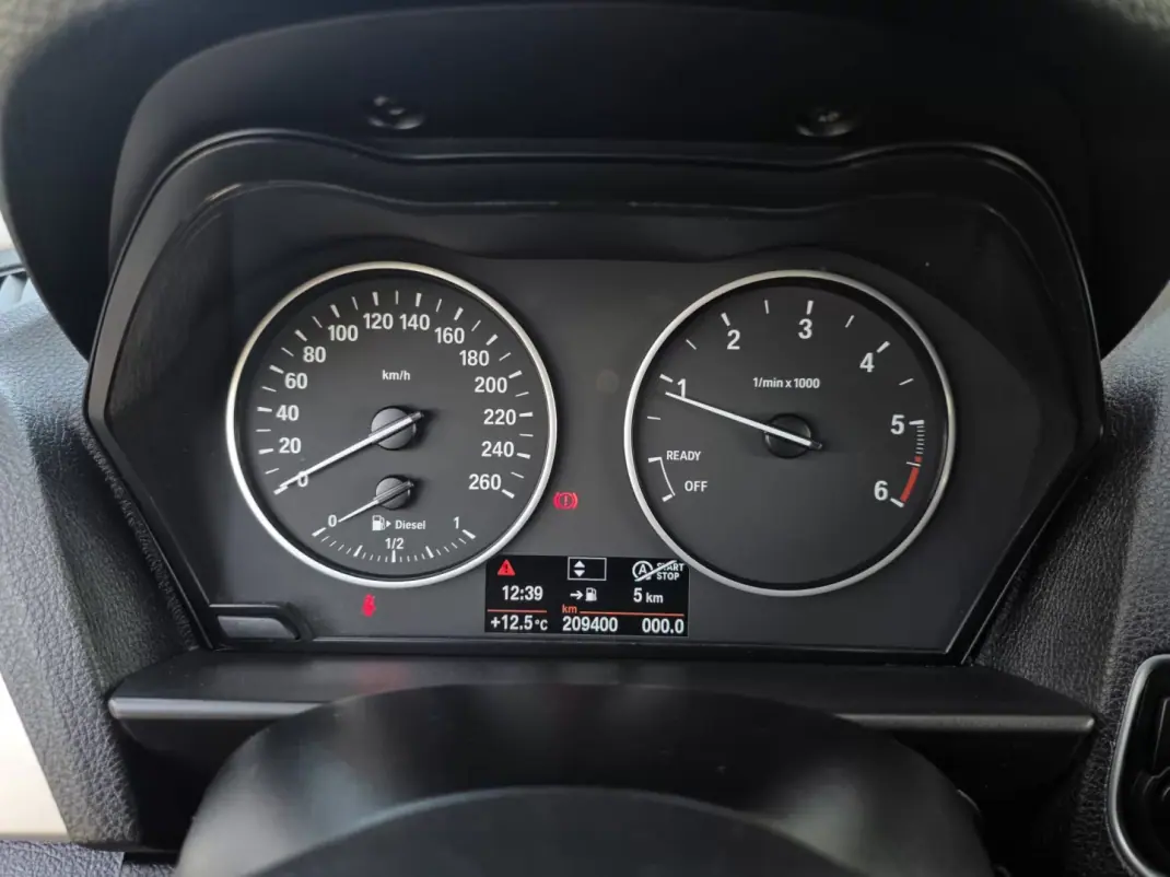 BMW 116 2014 - 10990 EUR, 204000 km - AUTO.MOTO.pt - 204000km - foto 14 de 29