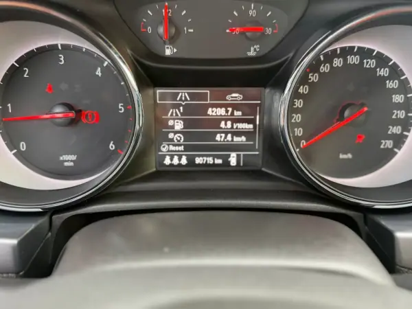 Opel Astra 2017 - 11900 EUR, 90715 km - AUTO.MOTO.pt - 90715km - foto 3 de 18