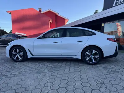 BMW i4 2022 — foto 4 de 45