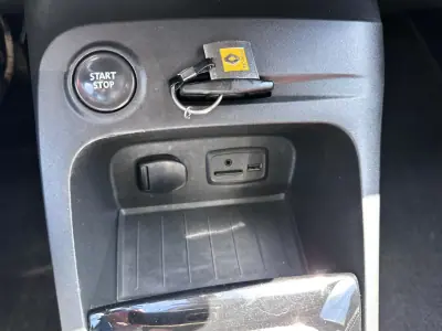Renault Captur 2014 - 9900 EUR, 217000 km - AUTO.MOTO.pt - 217000km - foto 43 de 60