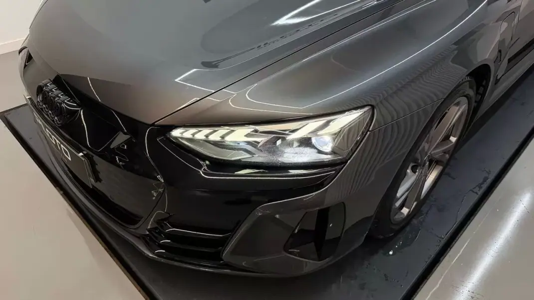 Audi e-tron GT 2022 - 57990 EUR, 59200 km - AUTO.MOTO.pt - 59200km - foto 2 de 28