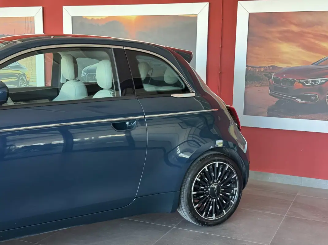 Fiat 500e 2022 - 20990 EUR, 11352 km - 11352km - foto 3 de 23