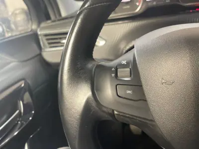 Peugeot 208 2018 - 8899 EUR, 106000 km - AUTO.MOTO.pt - 106000km - foto 37 de 42