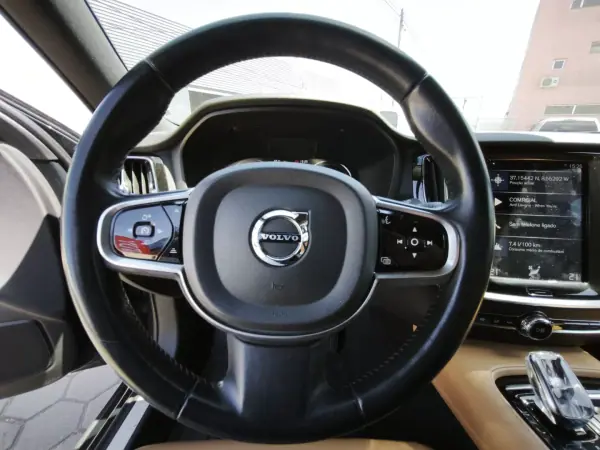 Volvo V60 2019 - 24900 EUR, 182000 km - AUTO.MOTO.pt - 182000km - foto 11 de 25