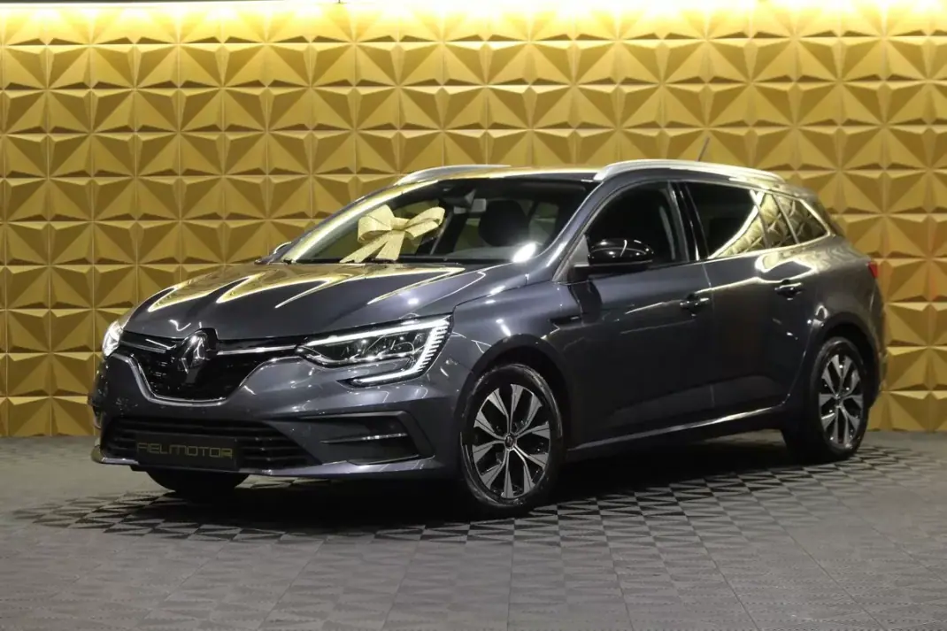 Renault Mégane Sport Tourer 2021 - 14900 EUR, 144000 km - AUTO.MOTO.pt - 144000km - foto 1 de 32
