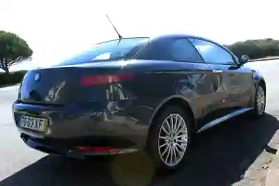 Alfa Romeo GT 2004 - 3800 EUR, 289000 km - AUTO.MOTO.pt - 289000km - foto 8 de 23
