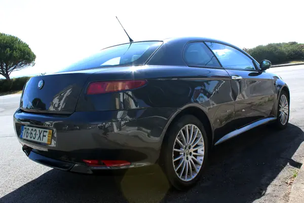 Alfa Romeo GT 2004 - 3800 EUR, 289000 km - AUTO.MOTO.pt - 289000km - foto 8 de 23