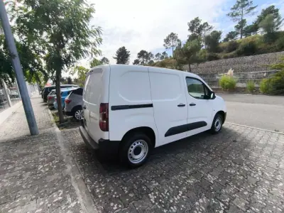 Toyota Proace City 1.5D L1 Active 2021 - 14950 EUR, 77000 km - AUTO.MOTO.pt - 77000km - foto 3 de 9