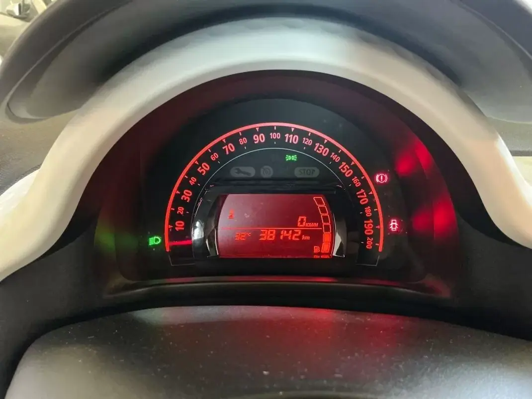 Renault Twingo 2019 - 10690 EUR, 38142 km - 38142km - foto 8 de 13