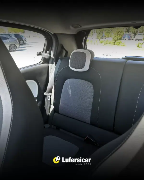 Renault Twingo 2018 - 9750 EUR, 81000 km - AUTO.MOTO.pt - 81000km - foto 7 de 9