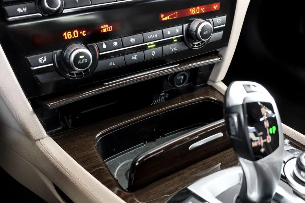 BMW 730 2011 - 25000 EUR, 172477 km - AUTO.MOTO.pt - 172477km - foto 15 de 26