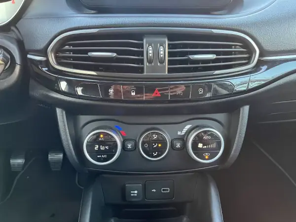Fiat Tipo Cross 2022 - 14950 EUR, 98000 km - AUTO.MOTO.pt - 98000km - foto 22 de 53