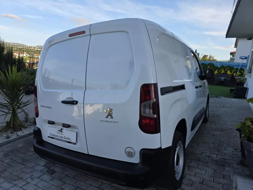 Peugeot Partner 2019 - 14900 EUR, 73560 km - AUTO.MOTO.pt - 73560km - foto 23 de 52
