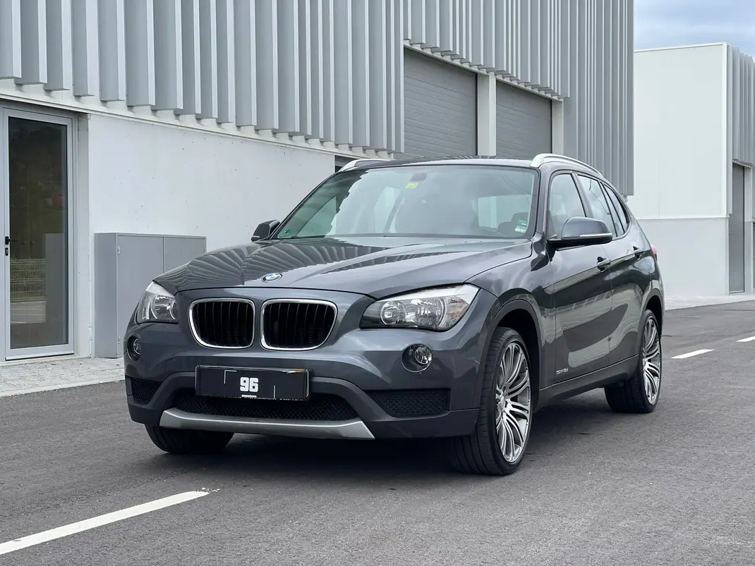BMW X1 2014 - 13500 EUR, 208000 km - AUTO.MOTO.pt - 208000km - foto 1 de 17