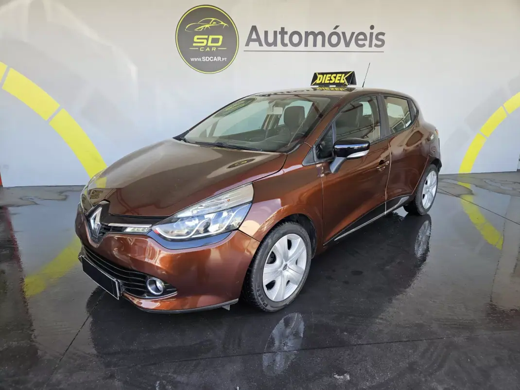 Renault Clio 2014 - 7250 EUR, 212000 km - AUTO.MOTO.pt - 212000km - foto 1 de 8