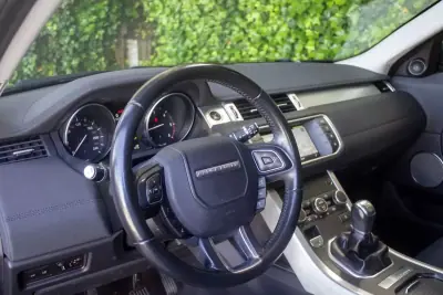 Land Rover Range Rover Evoque 2018 - 20900 EUR, 98000 km - AUTO.MOTO.pt - 98000km - foto 11 de 17