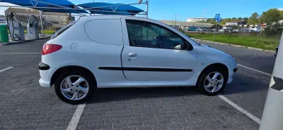 Peugeot 206 2006 - 2990 EUR, 270000 km - AUTO.MOTO.pt - 270000km - foto 5 de 7