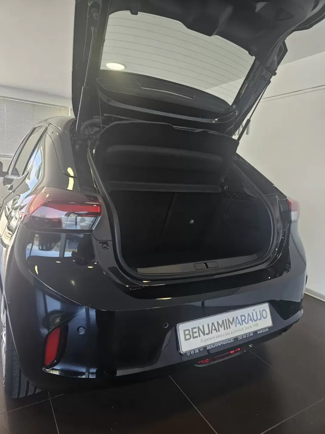Opel Corsa 2025 - 16490 EUR, 7643 km - 7643km - foto 5 de 18