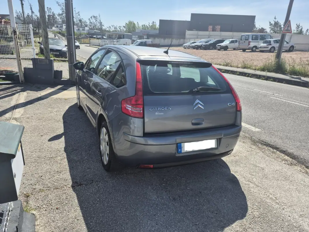 Citroën C4 2010 - 3900 EUR, 399100 km - AUTO.MOTO.pt - 399100km - foto 7 de 16
