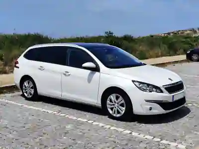 Peugeot 308 2015 - 8900 EUR, 214618 km - AUTO.MOTO.pt - 214618km - foto 3 de 14