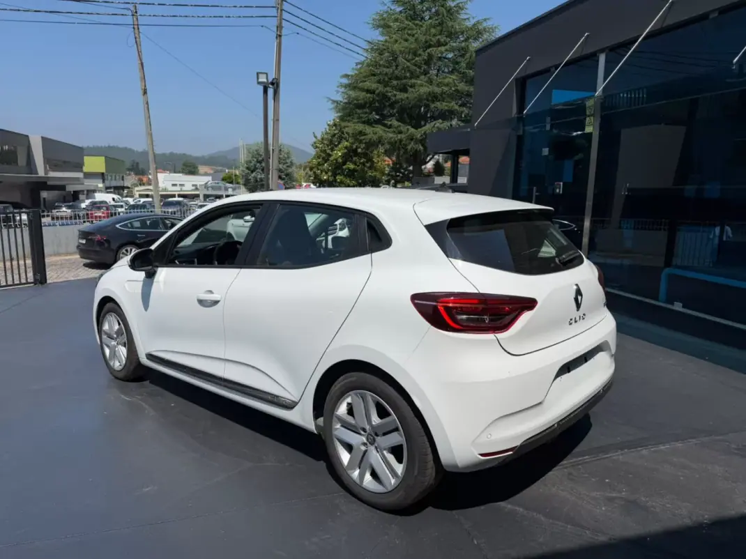 Renault Clio 2021 - 14900 EUR, 130548 km - 130548km - foto 3 de 11
