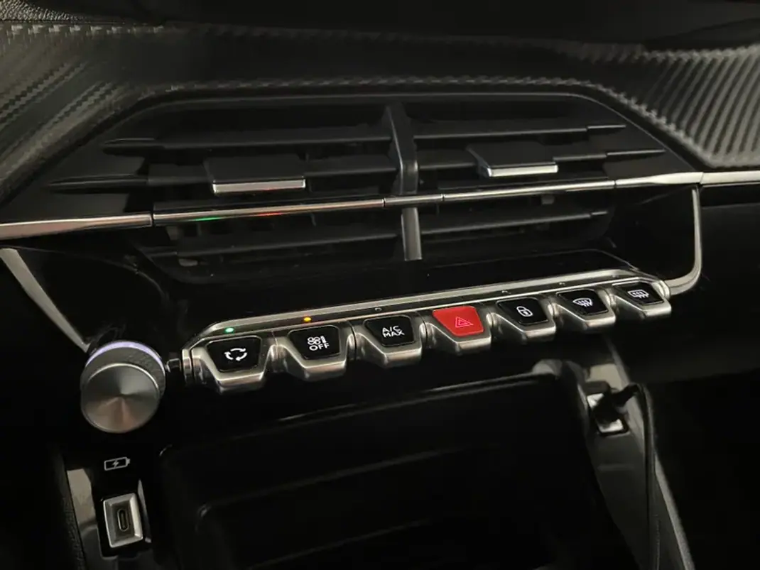 Peugeot 208 2022 - 13450 EUR, 145000 km - AUTO.MOTO.pt - 145000km - foto 25 de 29