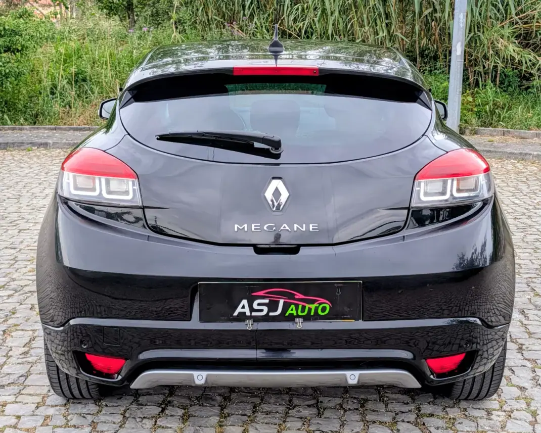 Renault Mégane Coupe 2014 - 8000 EUR, 276629 km - AUTO.MOTO.pt - 276629km - foto 8 de 22