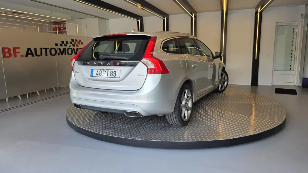 Volvo V60 2015 - 11900 EUR, 314478 km - AUTO.MOTO.pt - 314478km - foto 4 de 60