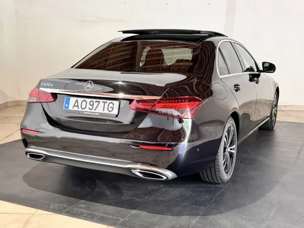 Mercedes-Benz E 220 2022 - 34500 EUR, 173176 km - AUTO.MOTO.pt - 173176km - foto 5 de 27