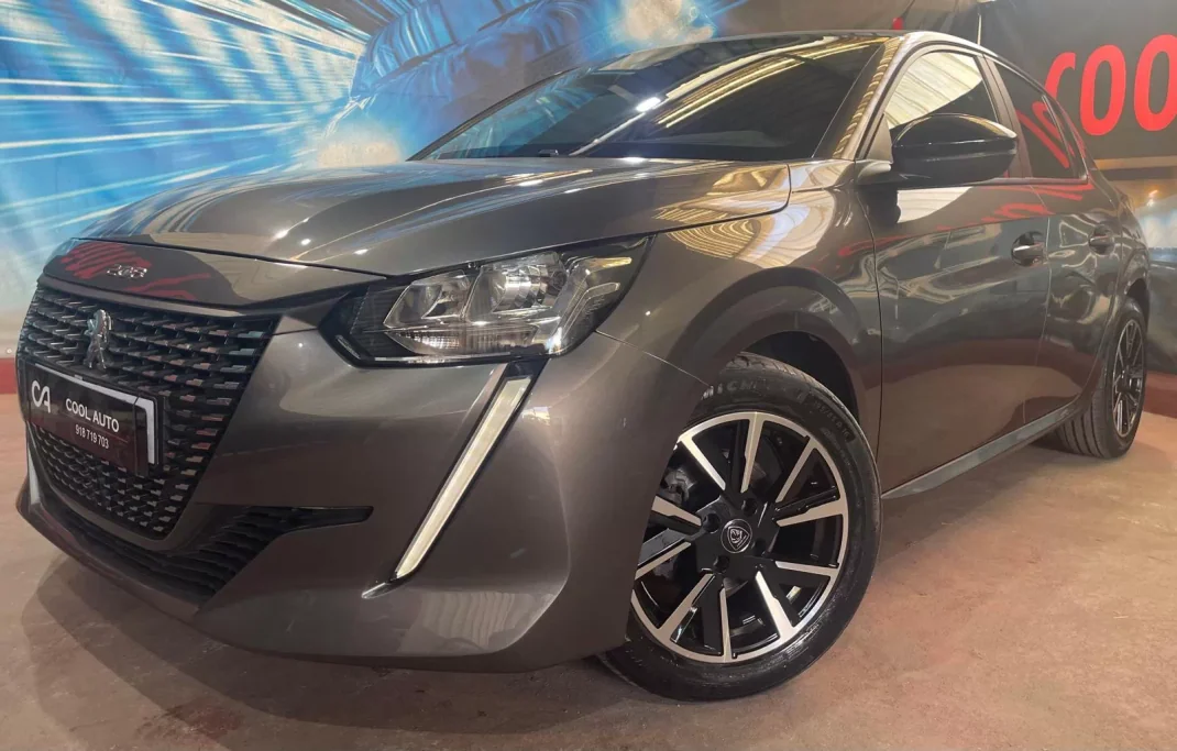 Peugeot 208 2023 - 14900 EUR, 44000 km - AUTO.MOTO.pt - 44000km - foto 19 de 47