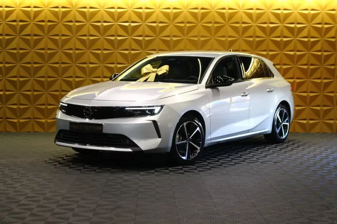 Opel Astra 2022 - 19400 EUR, 114000 km - AUTO.MOTO.pt - 114000km - foto 1 de 31