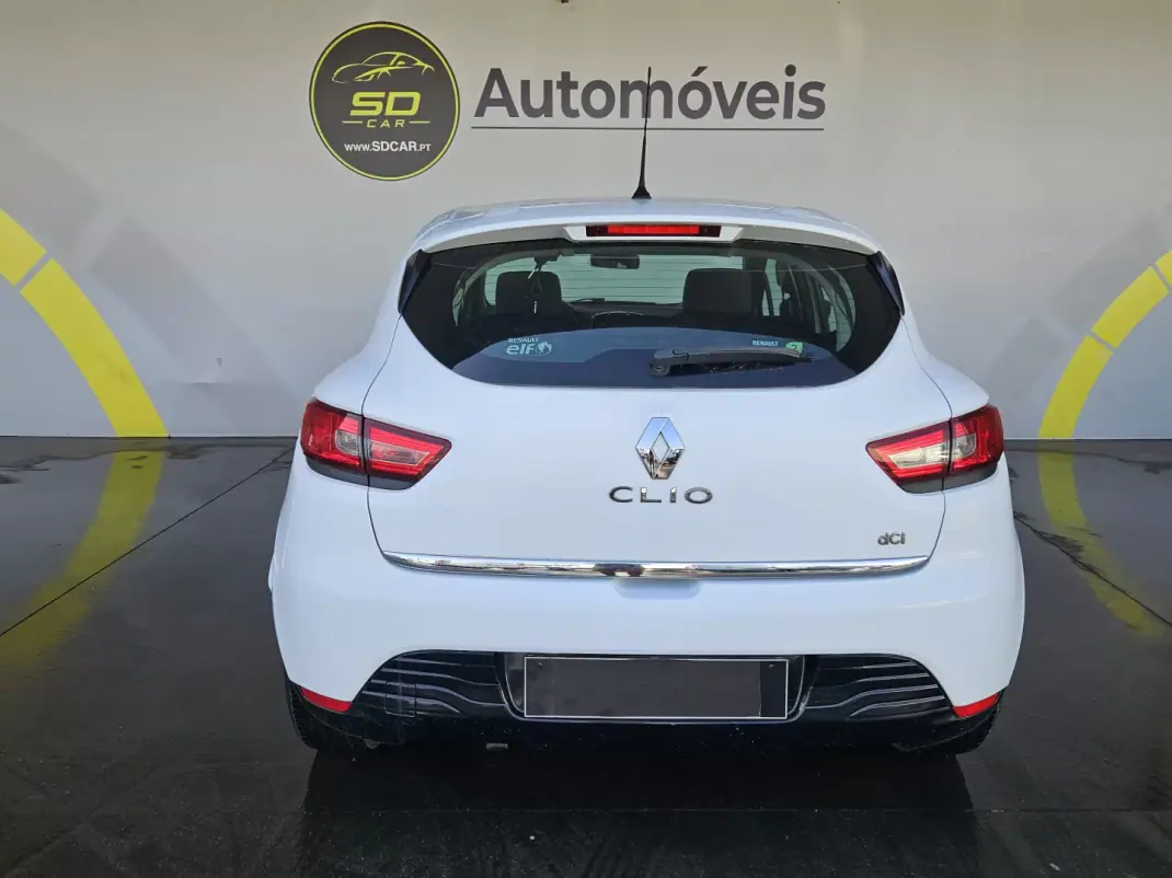 Renault Clio 2013 - 6750 EUR, 285000 km - AUTO.MOTO.pt - 285000km - foto 4 de 9