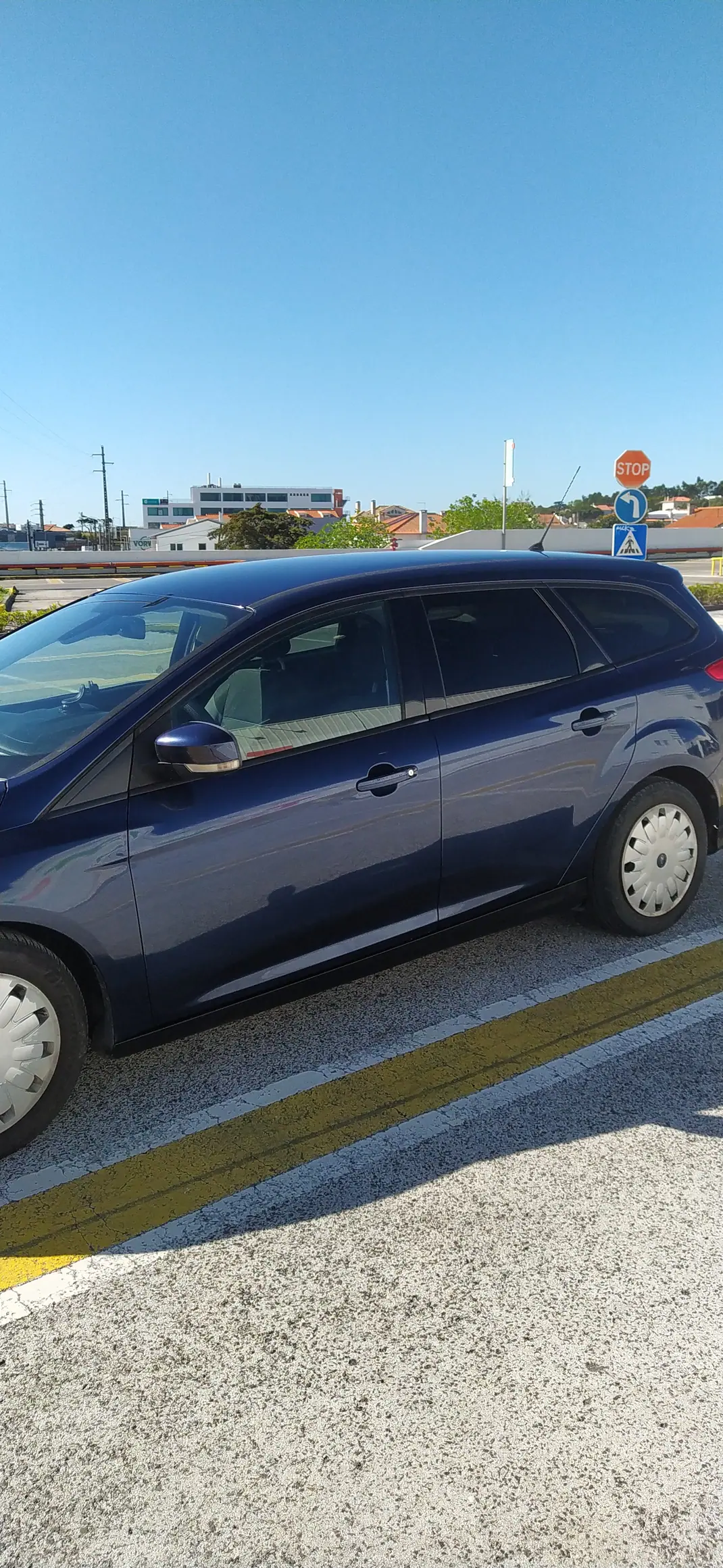 Ford Focus SW 2013 - 5250 EUR, 238000 km - AUTO.MOTO.pt - 238000km - foto 3 de 6