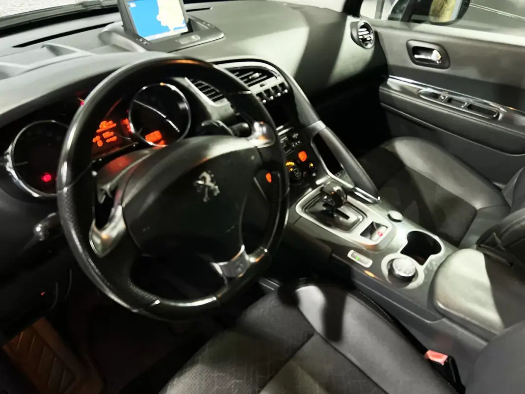Peugeot 3008 2014 - 9800 EUR, 205634 km - AUTO.MOTO.pt - 205634km - foto 12 de 21