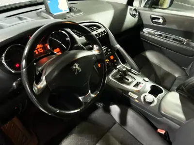 Peugeot 3008 2014 - 9800 EUR, 205634 km - AUTO.MOTO.pt - 205634km - foto 12 de 21