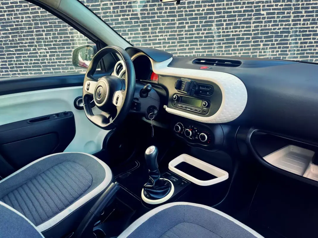 Renault Twingo 2015 - 9900 EUR, 155000 km - AUTO.MOTO.pt - 155000km - foto 2 de 12
