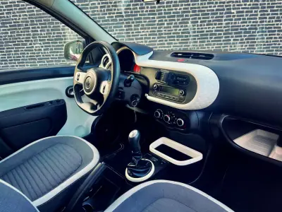 Renault Twingo 2015 - 9900 EUR, 155000 km - AUTO.MOTO.pt - 155000km - foto 2 de 12