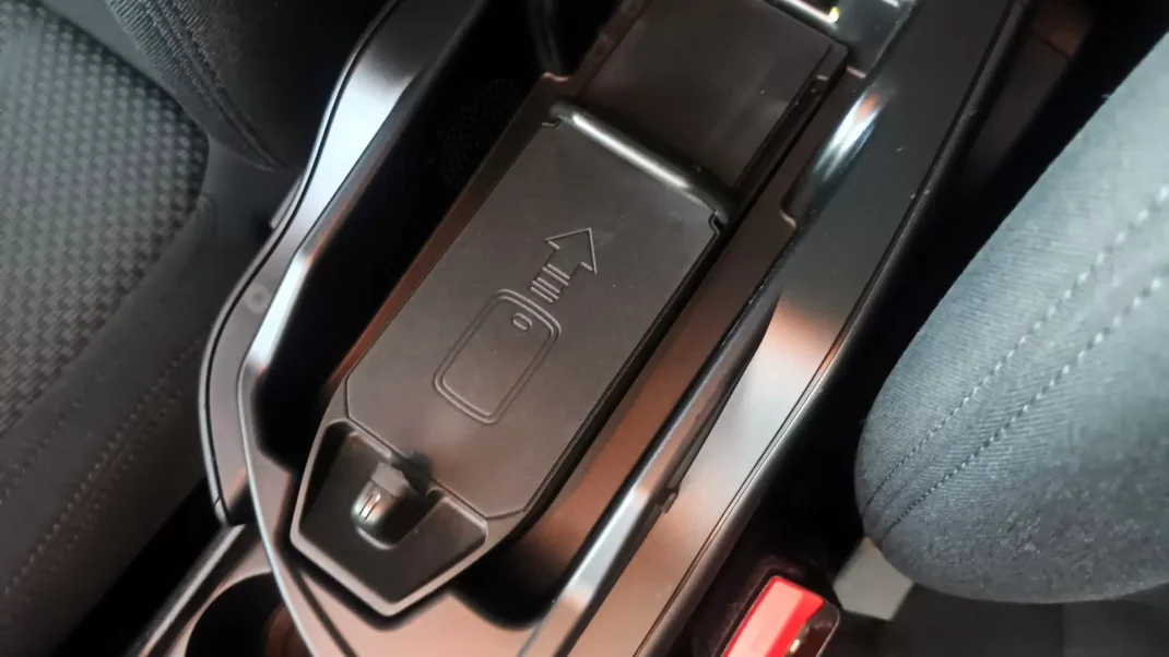 BMW 225xe Active Tourer 2019 - 18750 EUR, 156212 km - AUTO.MOTO.pt - 156212km - foto 51 de 68