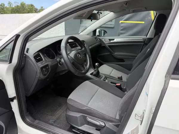Volkswagen Golf 2015 - 7999 EUR, 290000 km - AUTO.MOTO.pt - 290000km - foto 8 de 17