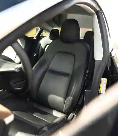 Tesla Model 3 2020 - 22000 EUR, 117000 km - 117000km - foto 8 de 10