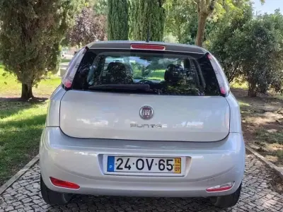 Fiat Punto 2014 - 6990 EUR, 73125 km - AUTO.MOTO.pt - 73125km - foto 11 de 15