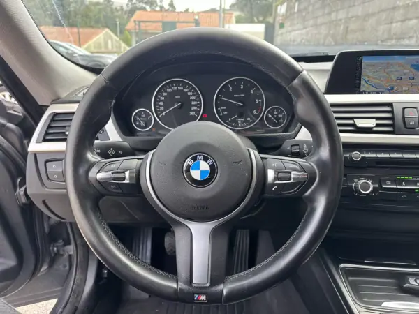 BMW 318 Gran Turismo 2014 - 11990 EUR, 280000 km - AUTO.MOTO.pt - 280000km - foto 16 de 26