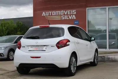 Peugeot 208 2016 - 8250 EUR, 137000 km - AUTO.MOTO.pt - 137000km - foto 12 de 26